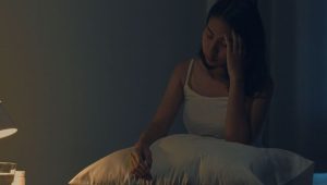 Mengapa Overthinking Sebelum Tidur Berbahaya? Ini Penjelasan dan Solusinya