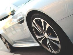 Benarkah Ban Mobil Harus Diganti Setiap 3 Tahun?