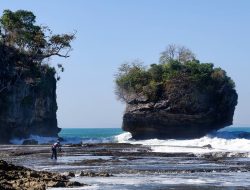 Sawarna: Rahasia Keindahan Karang Raksasa Terungkap!